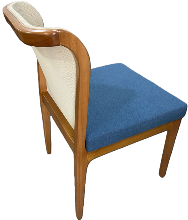 Cadeira azul em tela - Image 4